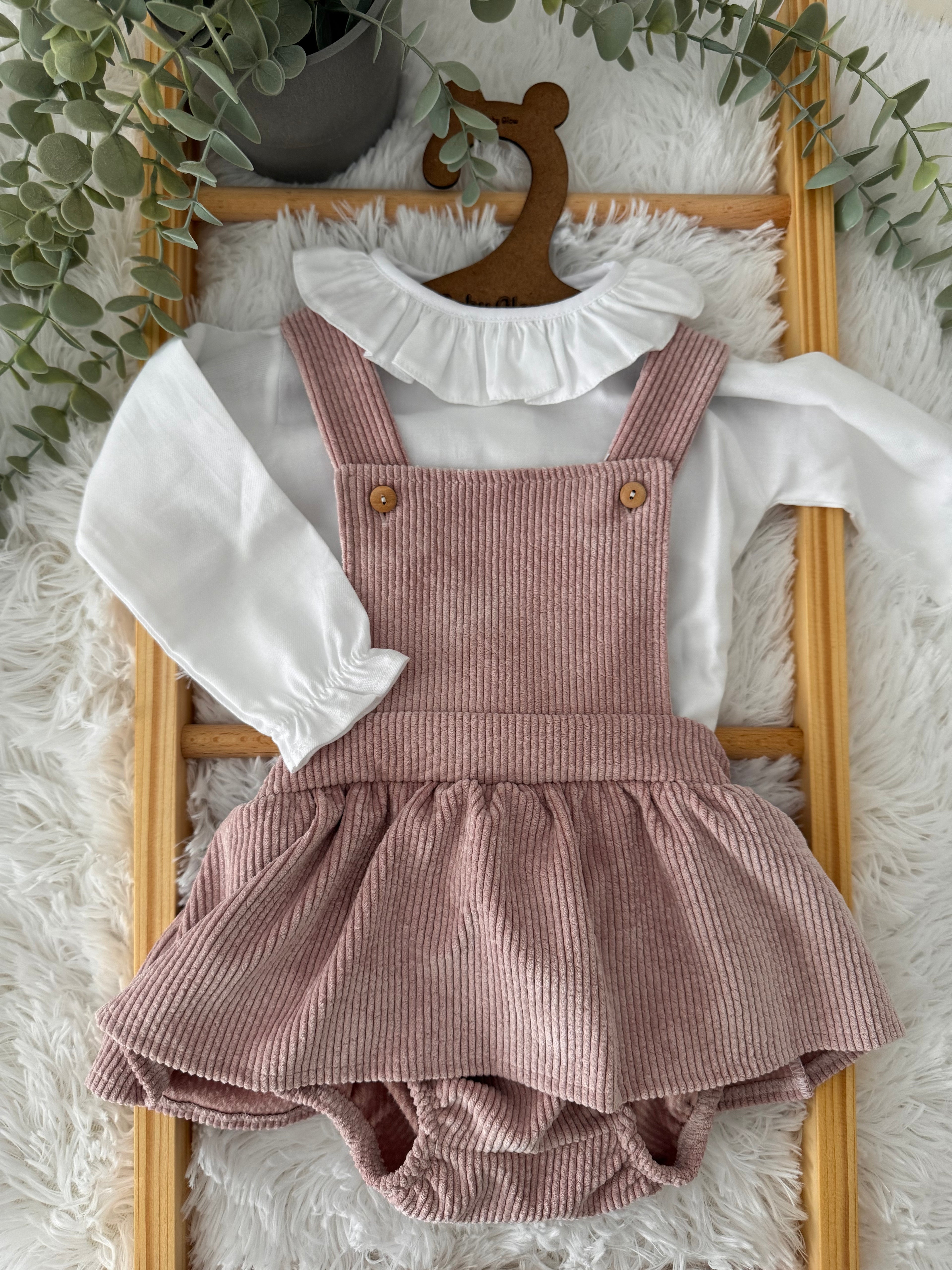 Jardineiras saia de Bombazine com Blusa