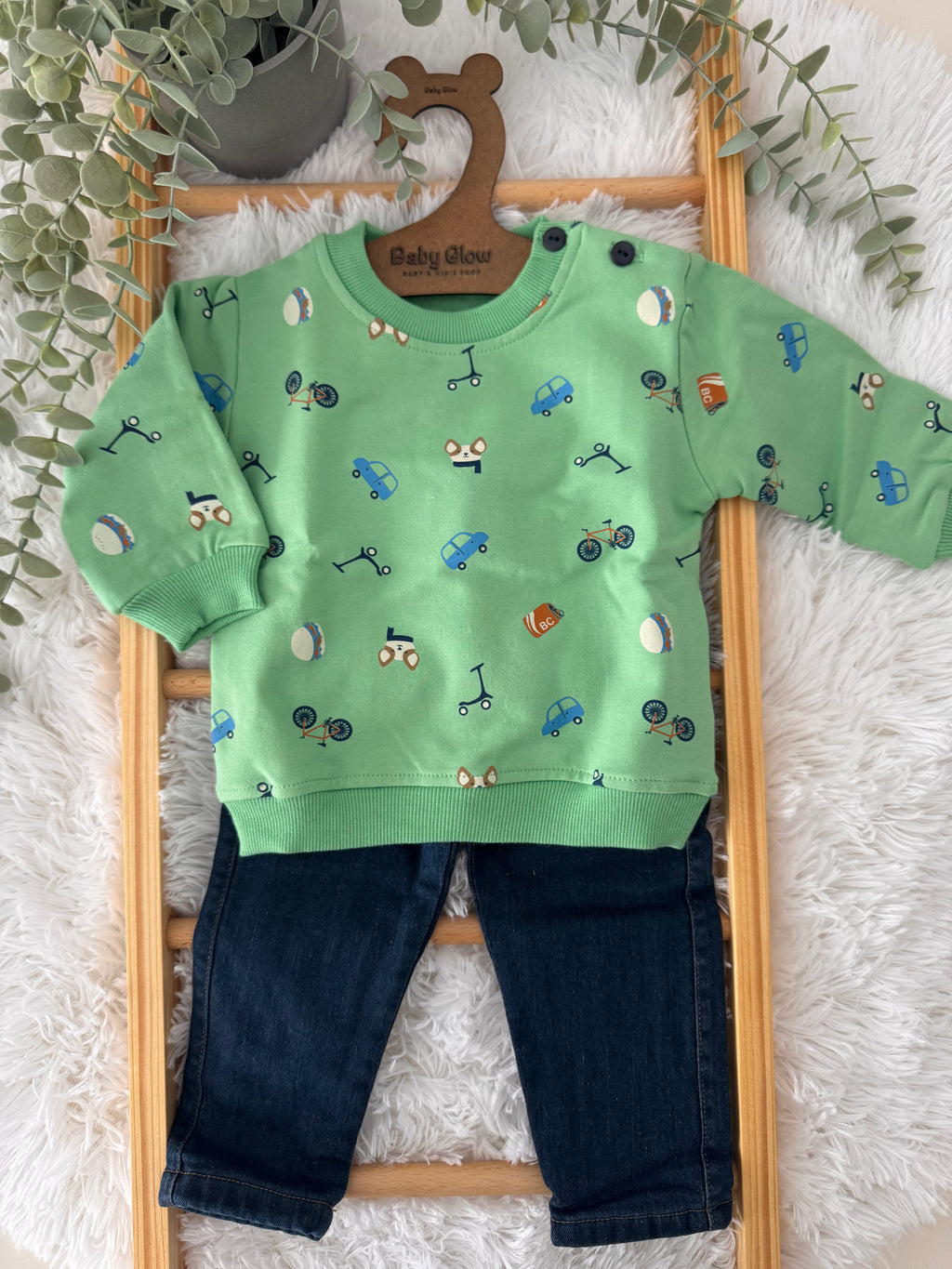 Conjunto de jeans com camisola