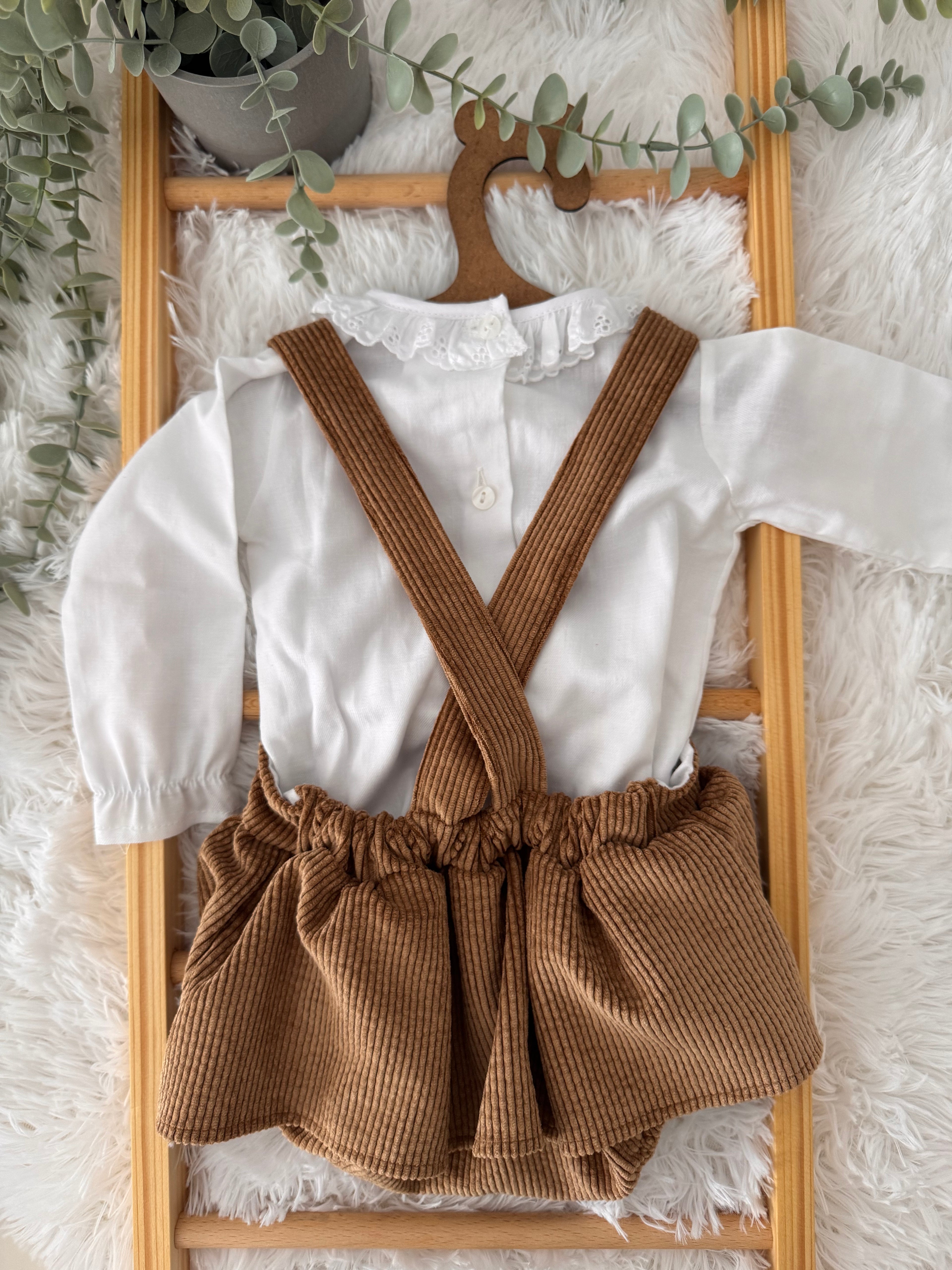 Jardineiras saia em Bombazine com Blusa