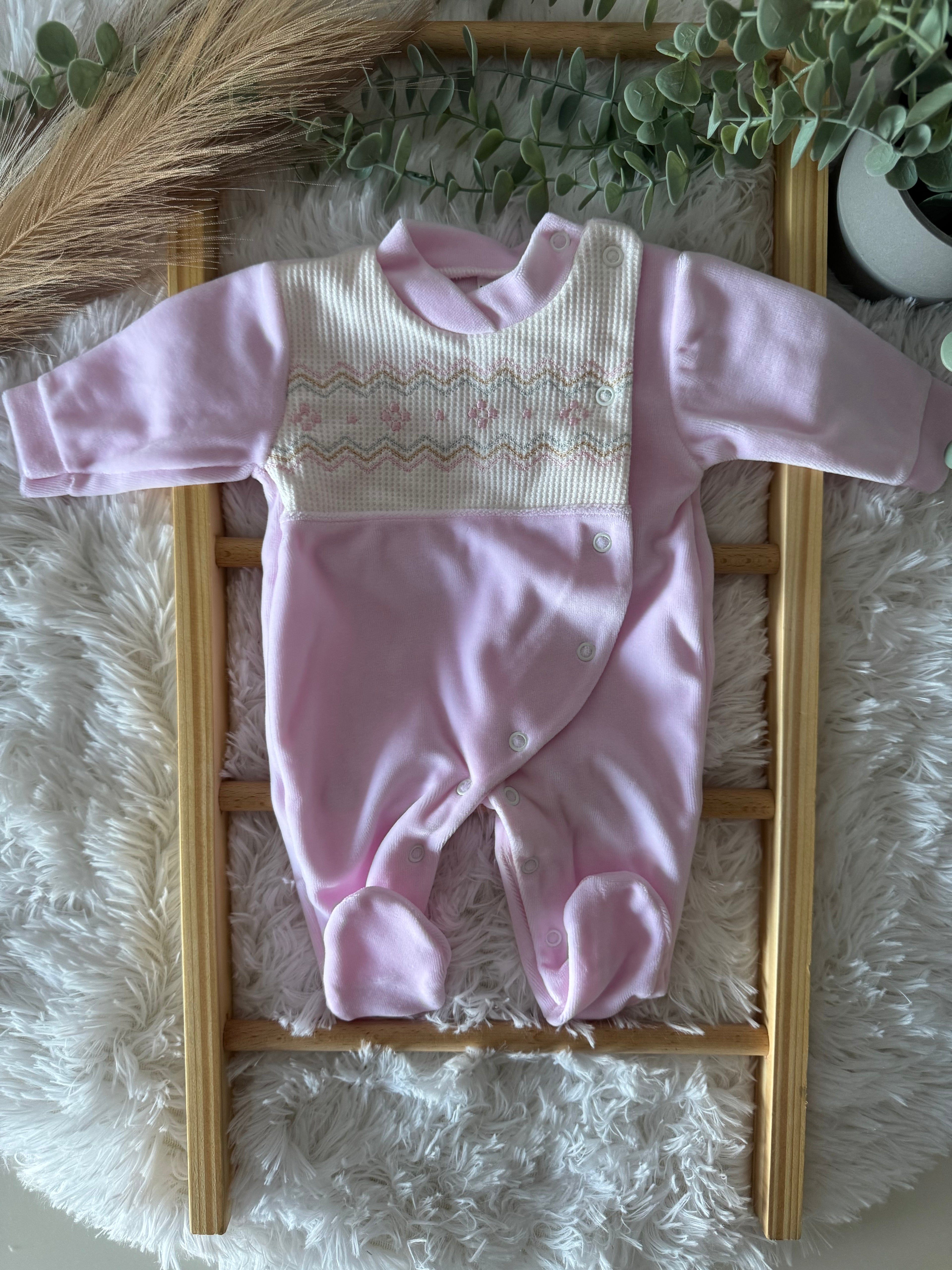 Babygrow rosa de veludo