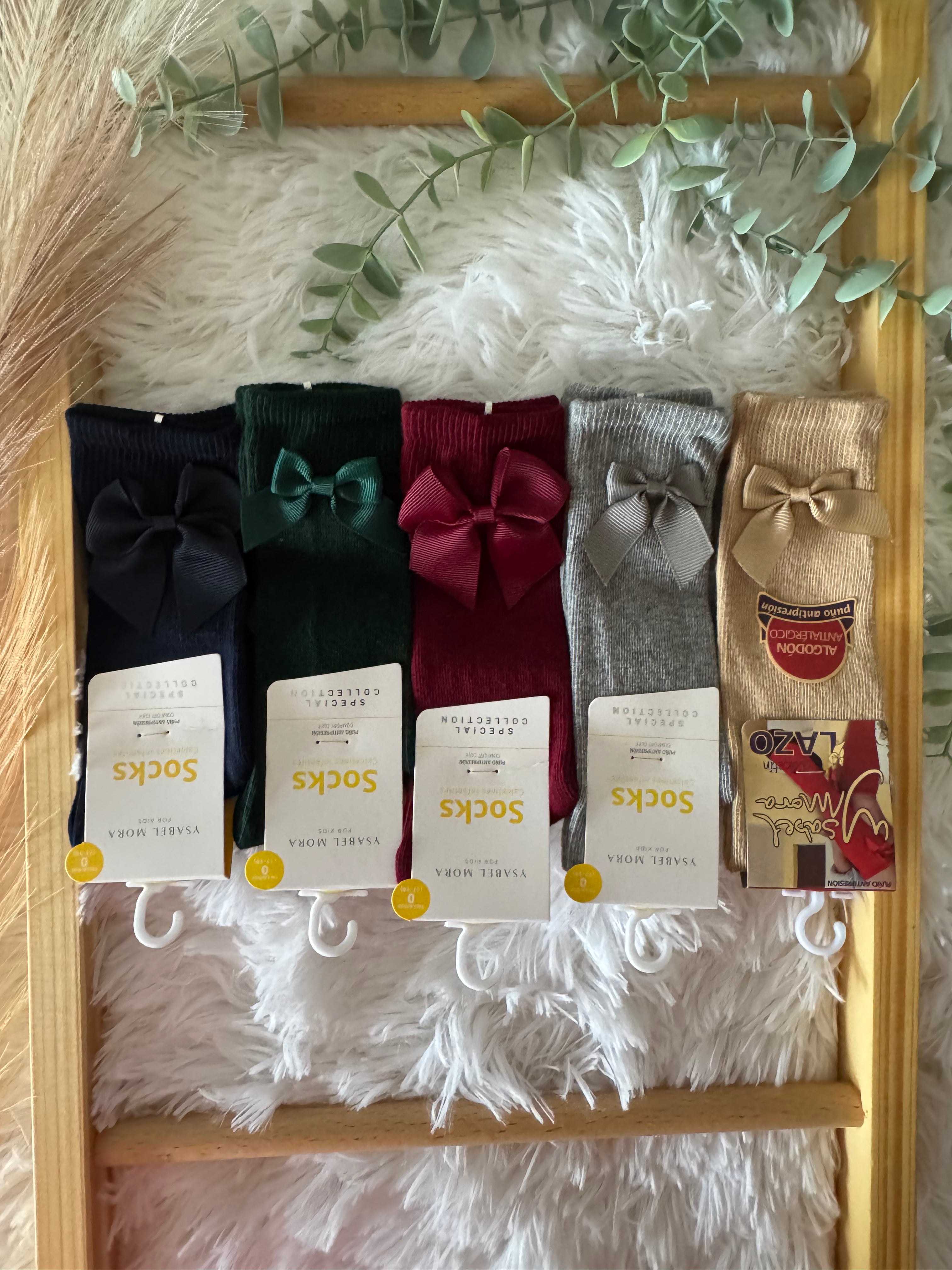 Meias com laço de várias cores