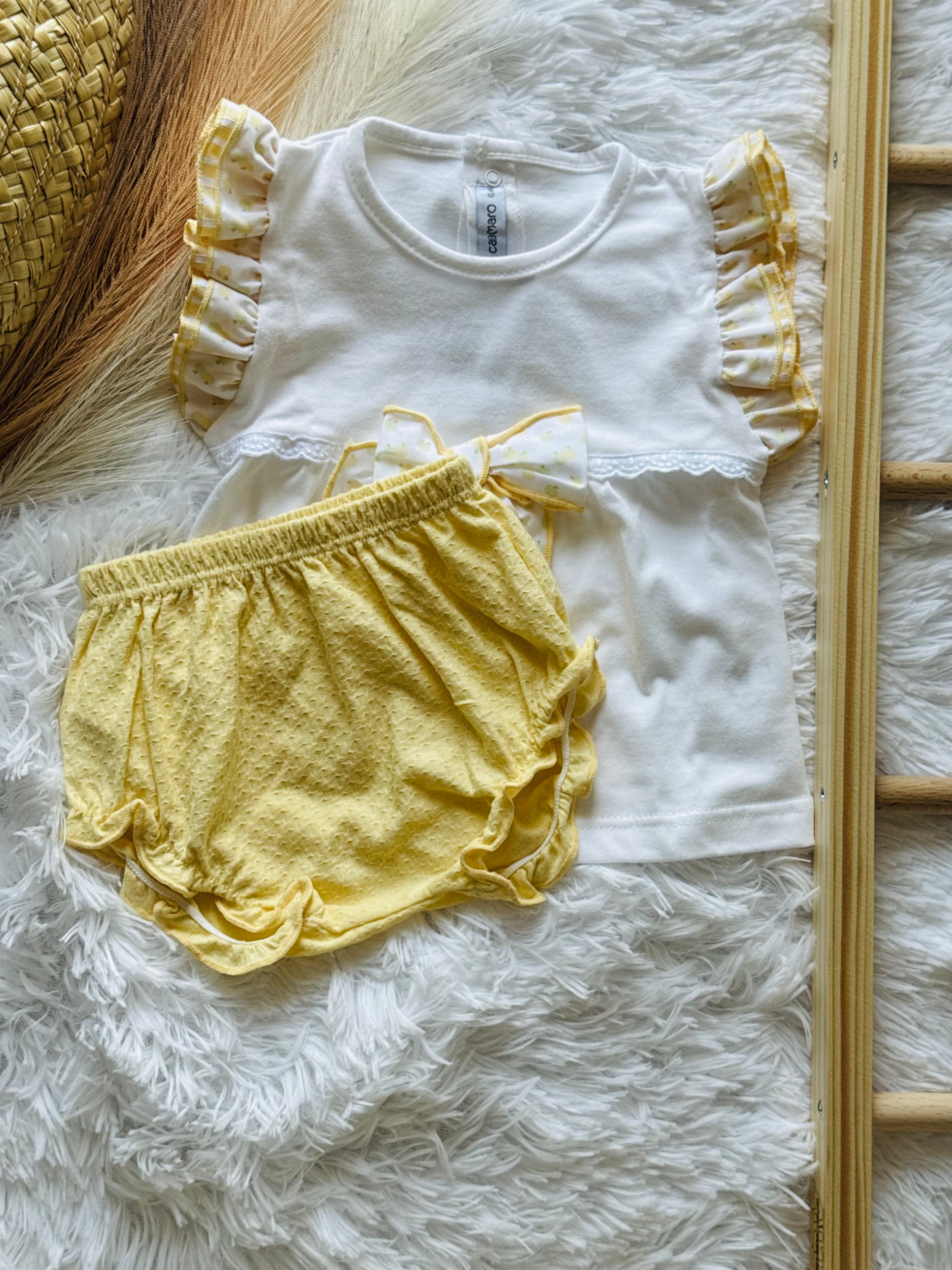 Blusa branca e tapa fralda amarelo da Calamaro