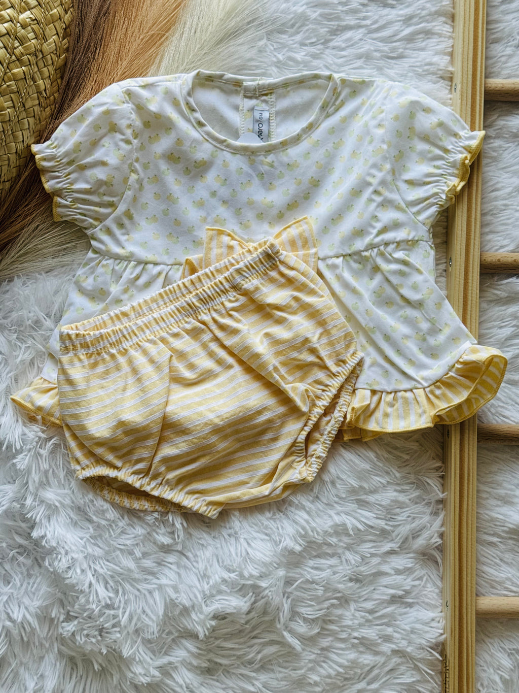 Blusa e tapa fralda amarelo da Calamaro