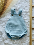 Jardineiras em algodão texturado da Calamaro