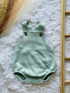 Jardineiras em algodão texturado da Calamaro