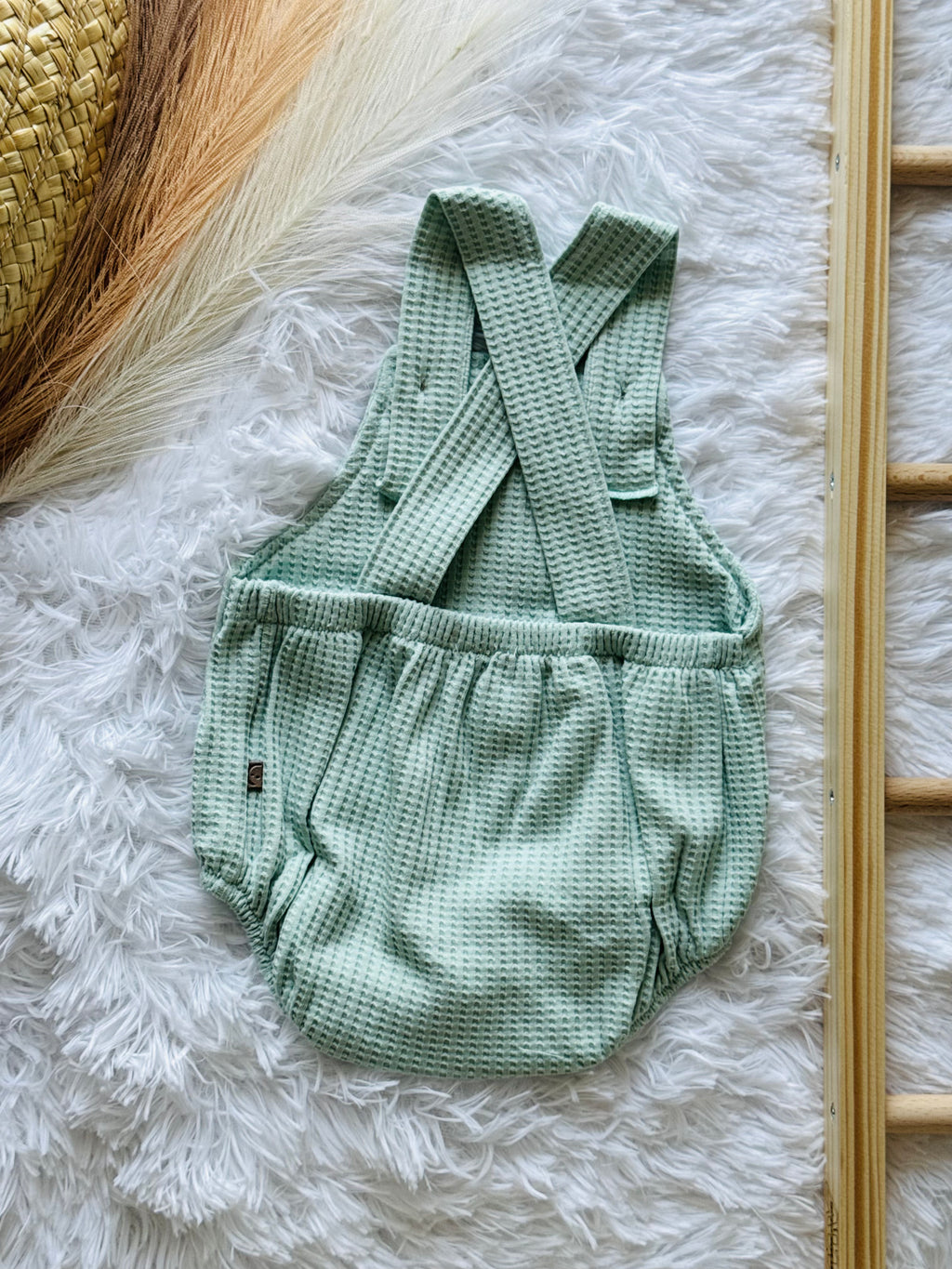 Jardineiras em algodão texturado da Calamaro