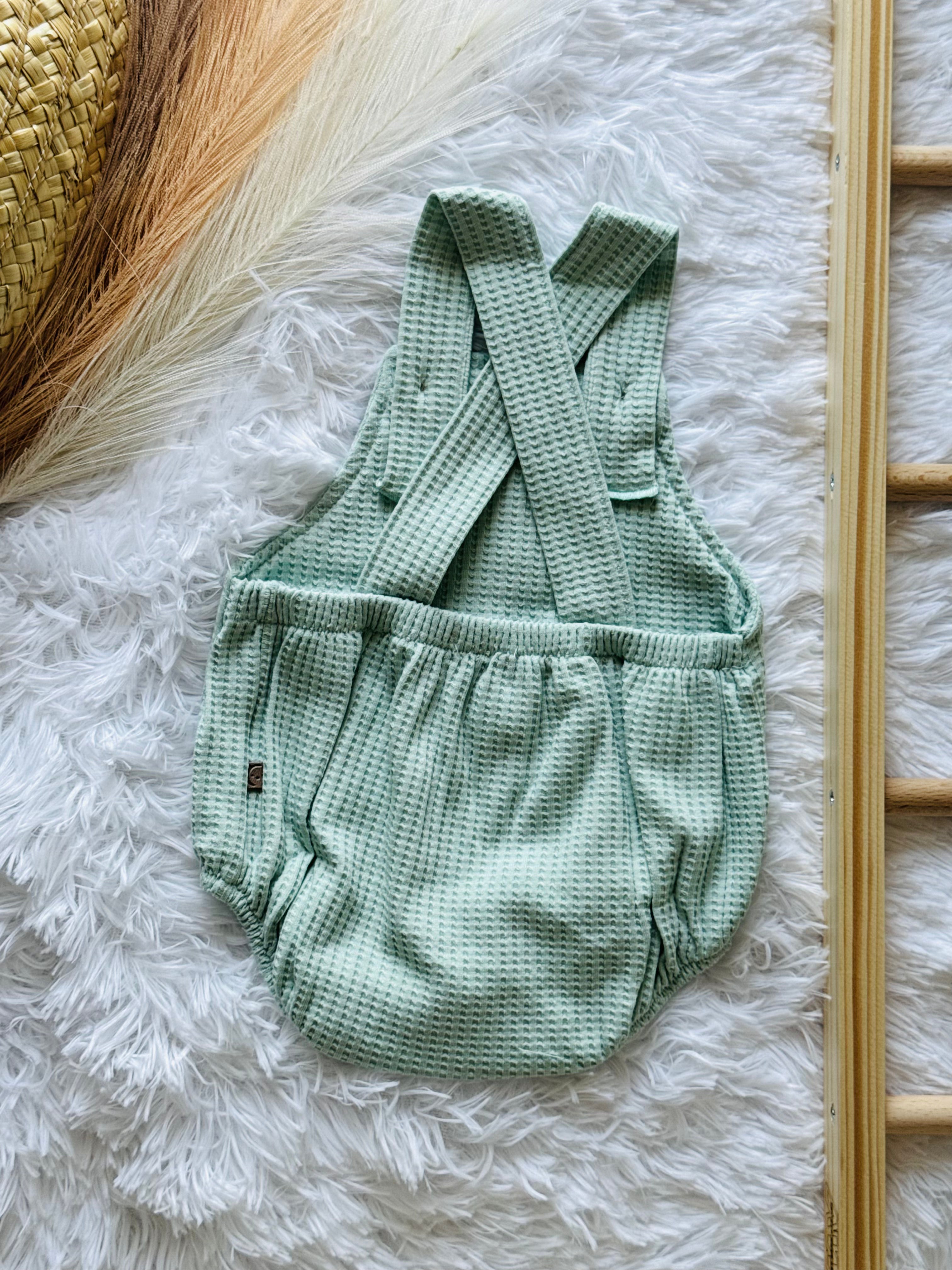 Jardineiras em algodão texturado da Calamaro