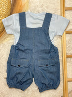 Jardineiras de ganga fina com T-shirt