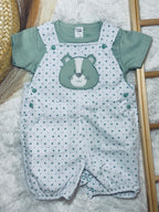 Jardineiras brancas com Tshirt