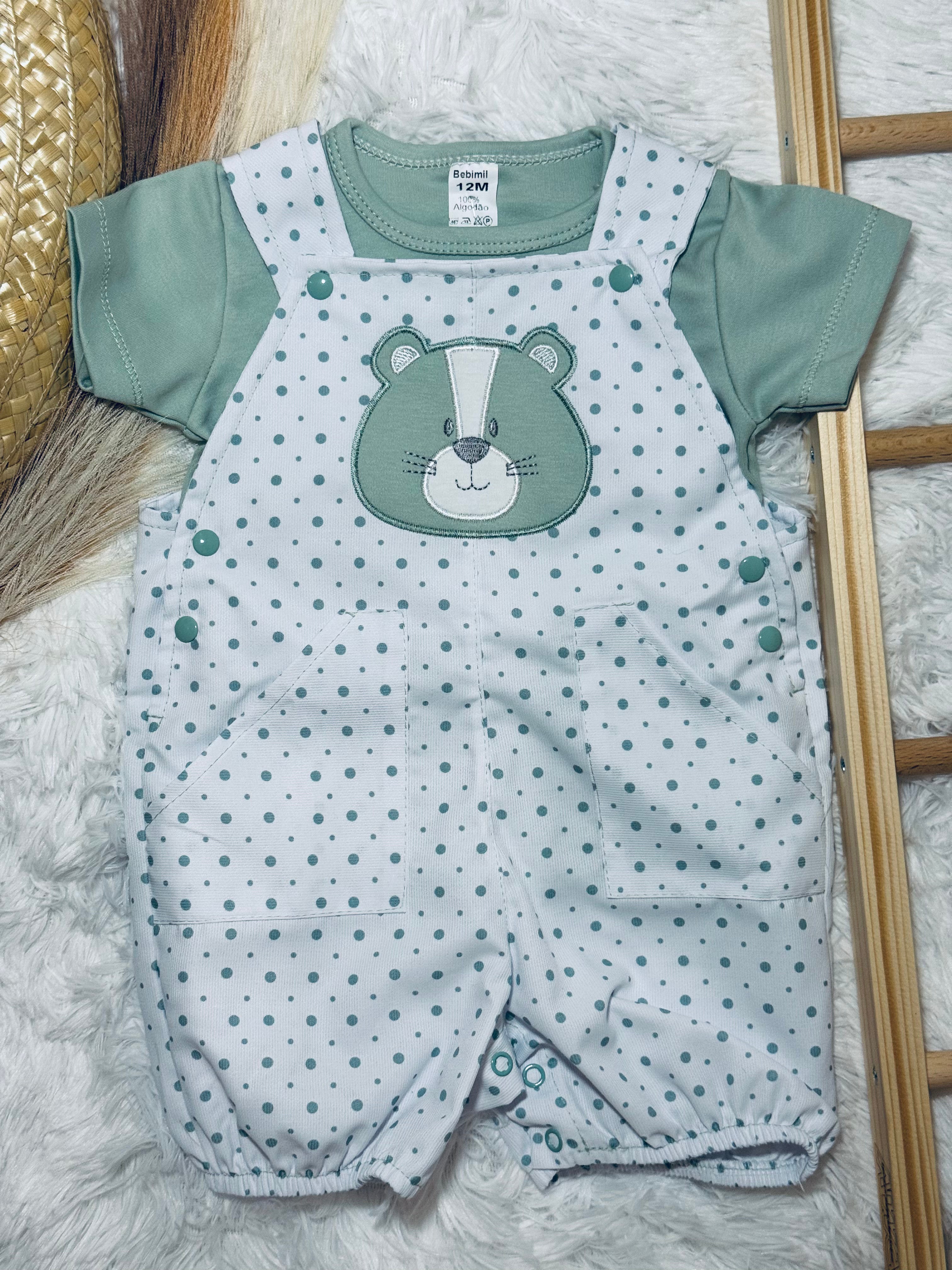 Jardineiras brancas com Tshirt