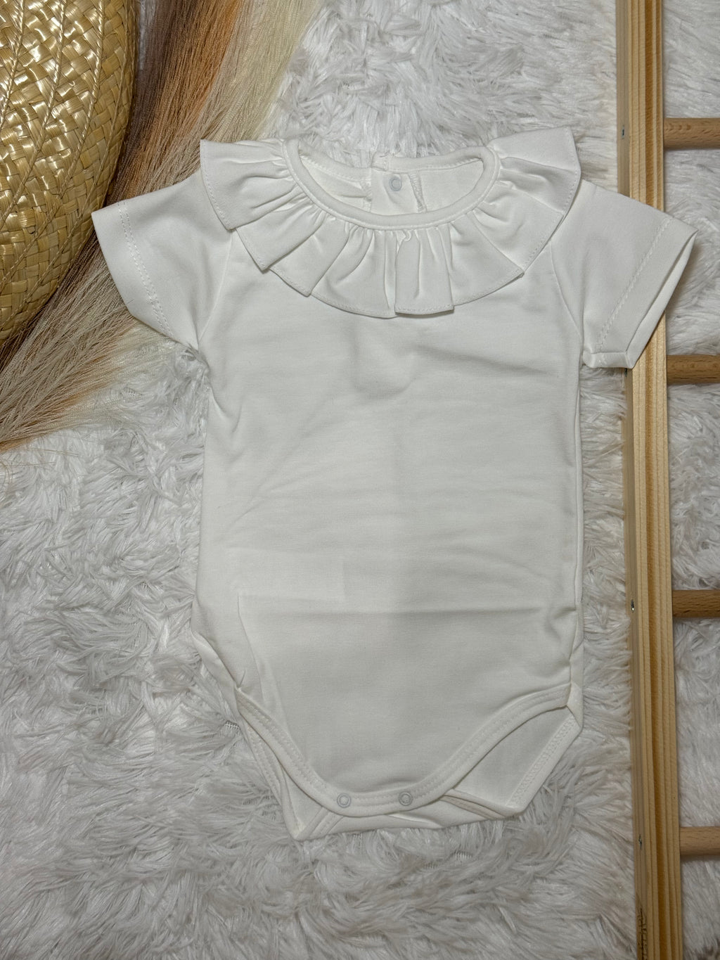 Body de manga curta, gola com folho
