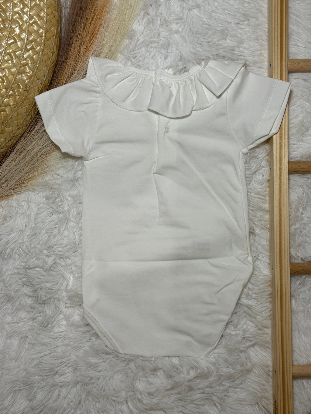 Body de manga curta, gola com folho